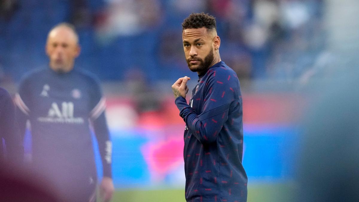 Foto de archivo. El avión particular que transportaba al futbolista brasileño Neymar Júnior y algunos miembros de su familia realizó este martes un aterrizaje “por precaución” en la ciudad de Boa Vista (norte) por un problema en el parabrisas, según informó la oficina de prensa del jugador.