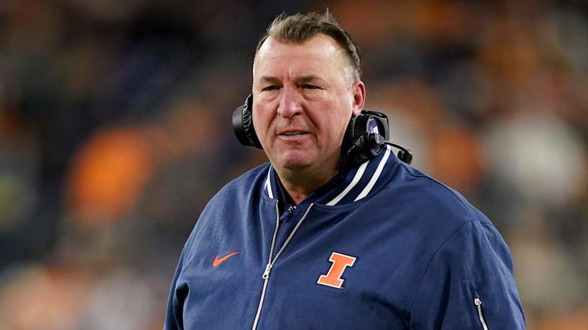  Illinois coach Bret Bielema during the Music City Bowl against Tennessee in an NCAA college football game on Dec. 30, 2025, in Nashville, Tennessee. | Andrew Nelles / The Tennessean / USA TODAY NETWORK via Imagn Images 