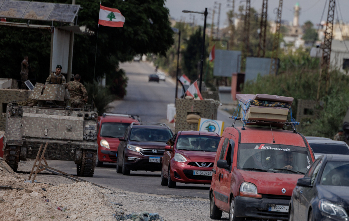 Displaced people make their way back to their home in southern Lebanon, following an interim deal between the U.S. and Iran, in Qasmiyeh, Tyre district, Lebanon, June 21, 2026. REUTERS/Zohra Bensemra