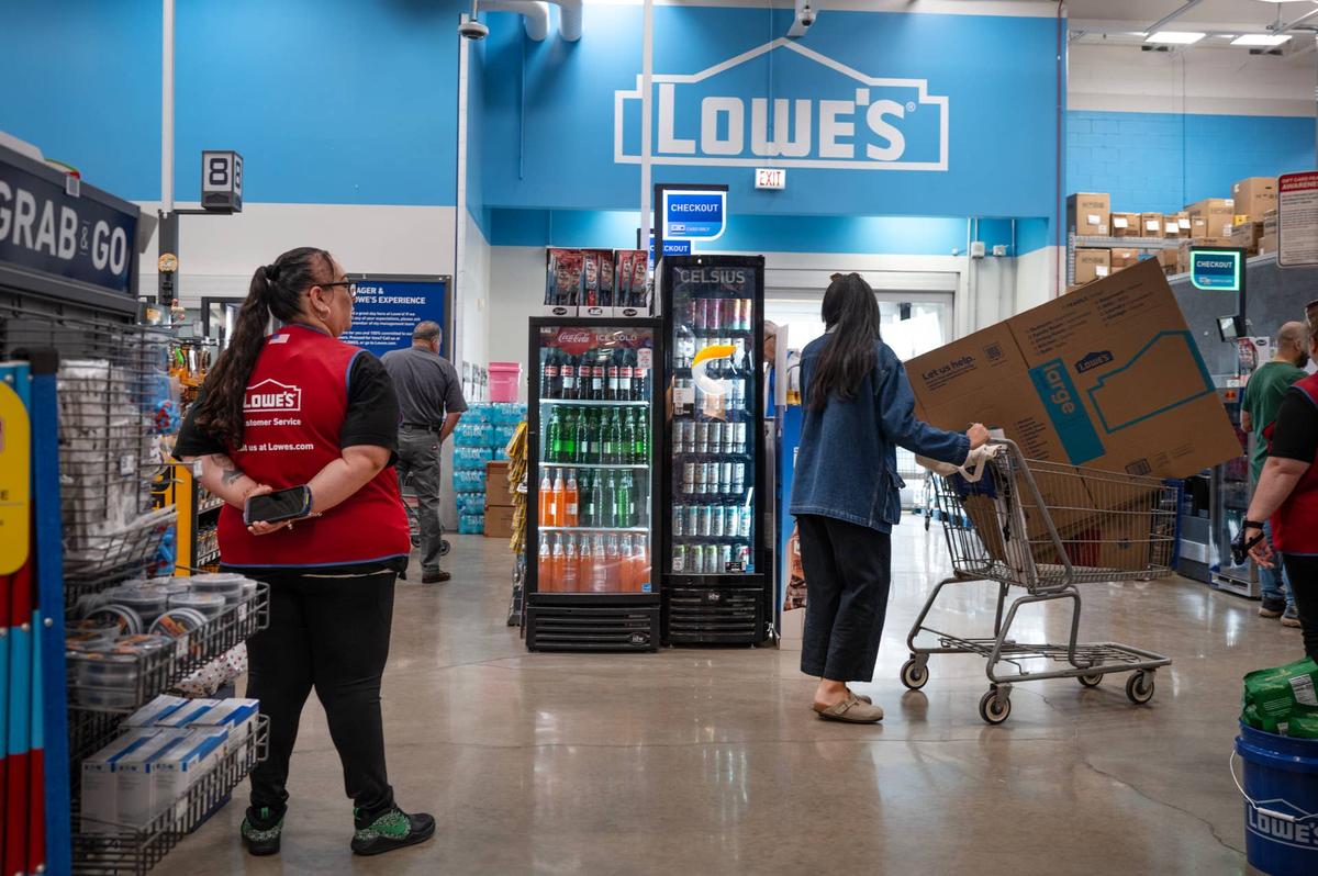  Lowe's customers are cutting back on purchases for large home-improvement projects. 