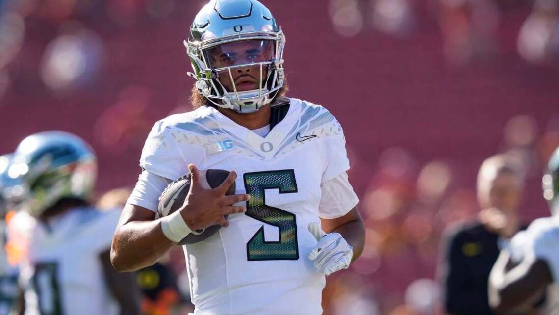 Oregon rules out star quarterback Moore vs. UCLA; Raiola to start