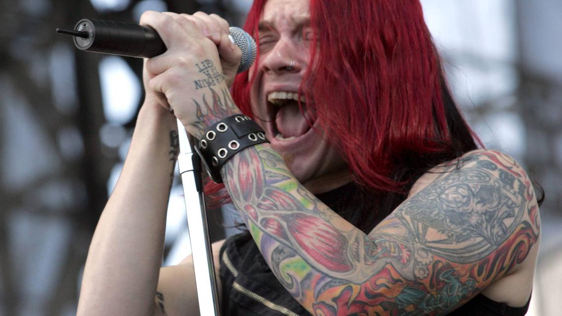 Legendary 2000s Rock Band Shocks Fans by Playing Beloved Song for First Time in 18 Years 