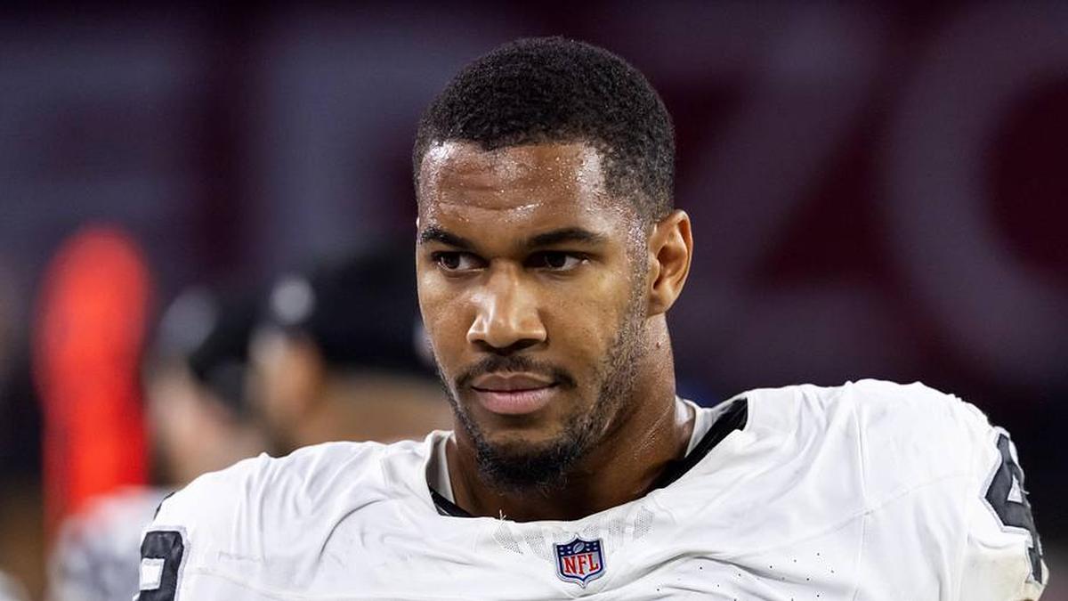  Aug 23, 2025; Glendale, Arizona, USA; Las Vegas Raiders defensive end Charles Snowden (49) against the Arizona Cardinals during a preseason NFL game at State Farm Stadium. Mandatory Credit: Mark J. Rebilas-Imagn Images | Mark J. Rebilas-Imagn Images 