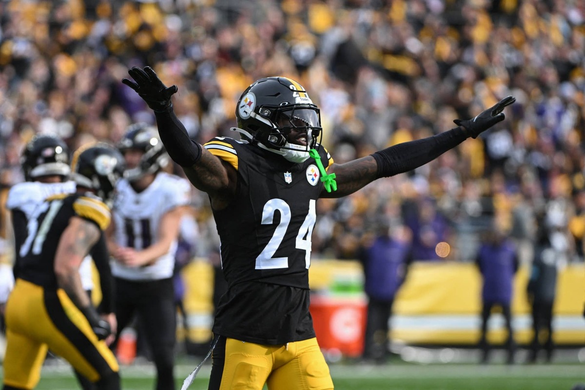  Nov 17, 2024; Pittsburgh, Pennsylvania, USA; Pittsburgh Steelers cornerback Joey Porter Jr. (24) celebrates a missed field goal against the Baltimore Ravens during the first quarter at Acrisure Stadium. Mandatory Credit: Barry Reeger-Imagn Images reuters.com,2024:newsml_MT1USATODAY24785304:829829925