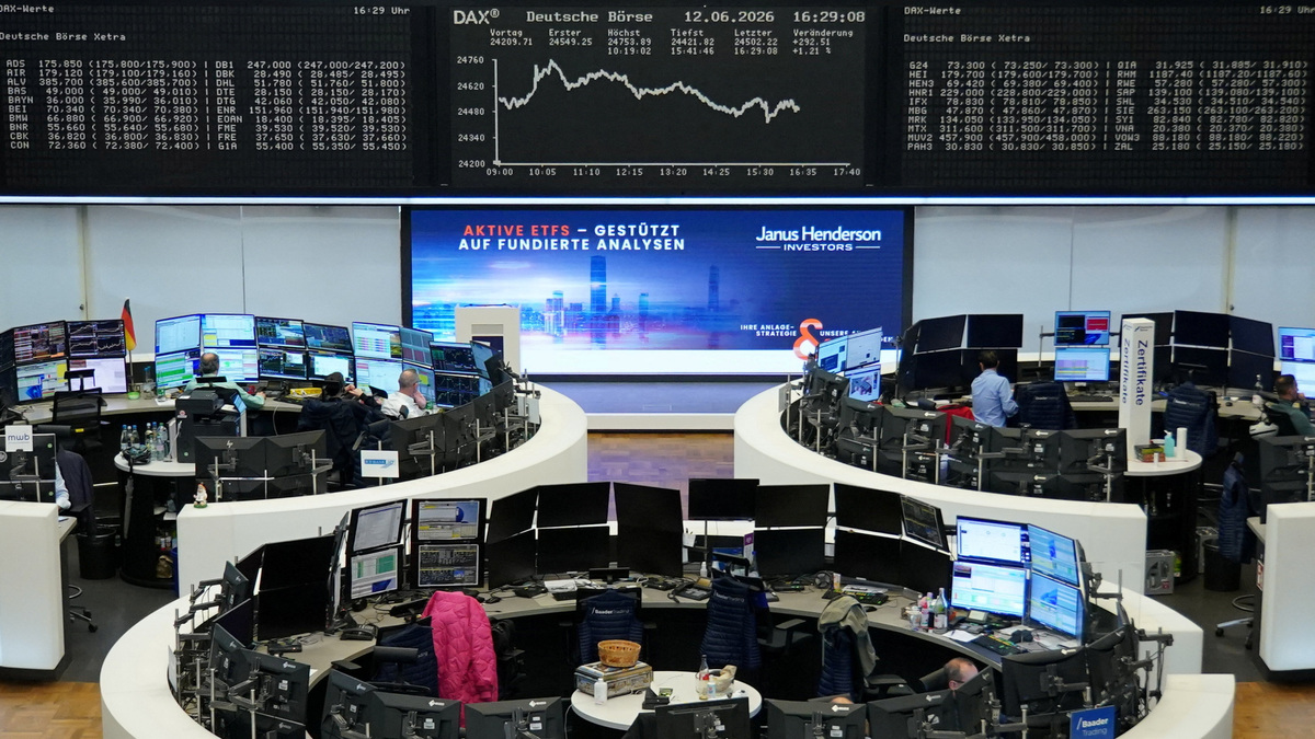 Stocks rise as SpaceX fever boosts tech; yen flat after BOJ hikes rates
