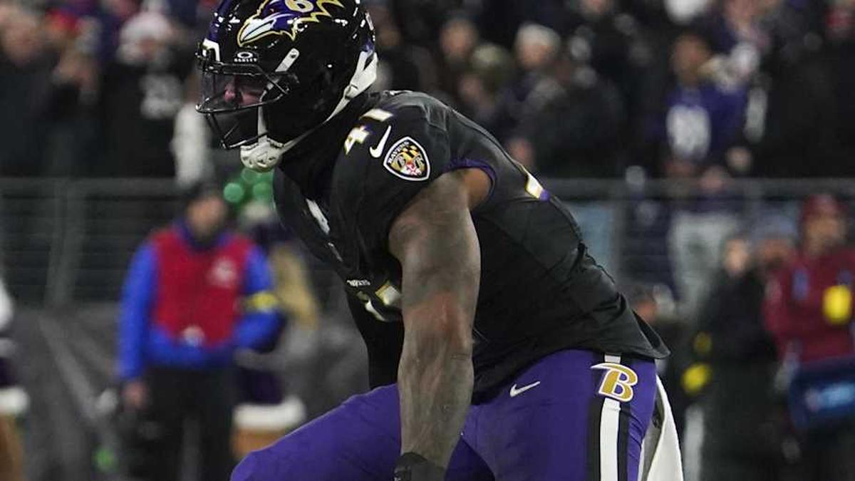  Dec 21, 2025; Baltimore, Maryland, USA; Baltimore Ravens defensive end Dre'Mont Jones (41) celebrates sacking New England Patriots quarterback Drake Maye (10) during the first half of the game at M&T Bank Stadium. Mandatory Credit: James Lang-Imagn Images | James Lang-Imagn Images 