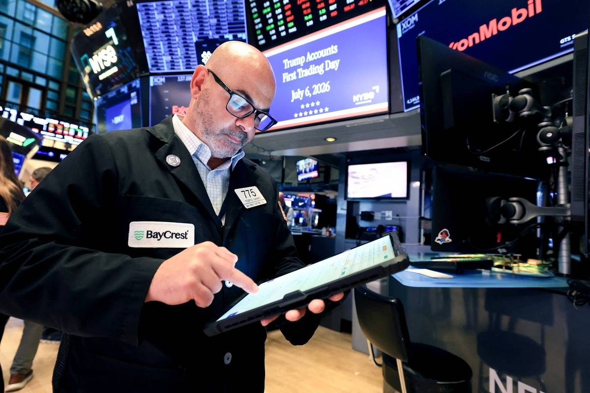  Vanguard projects U.S. stocks will average just 4% to 5% a year over the next five to 10 years. 