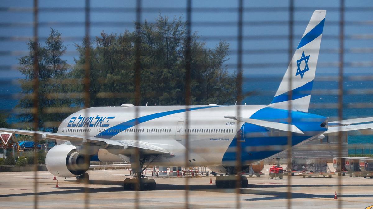 FILE PHOTO: An El Al aircraft parked at Phuket International Airport, following regional airspace closures amid the U.S.-Israel conflict with Iran, in Phuket, Thailand, March 3, 2026. REUTERS/Napat Wesshasartar/File Photo