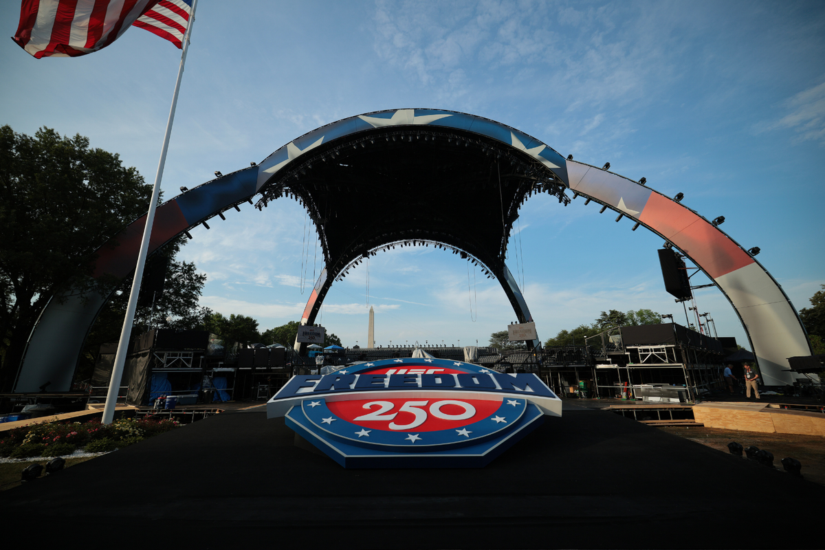  The Ultimate Fighting Championship (UFC) “Claw” and the octagon fighting ring on the South Lawn of the White House on June 11, 2026 in Washington, DC. 