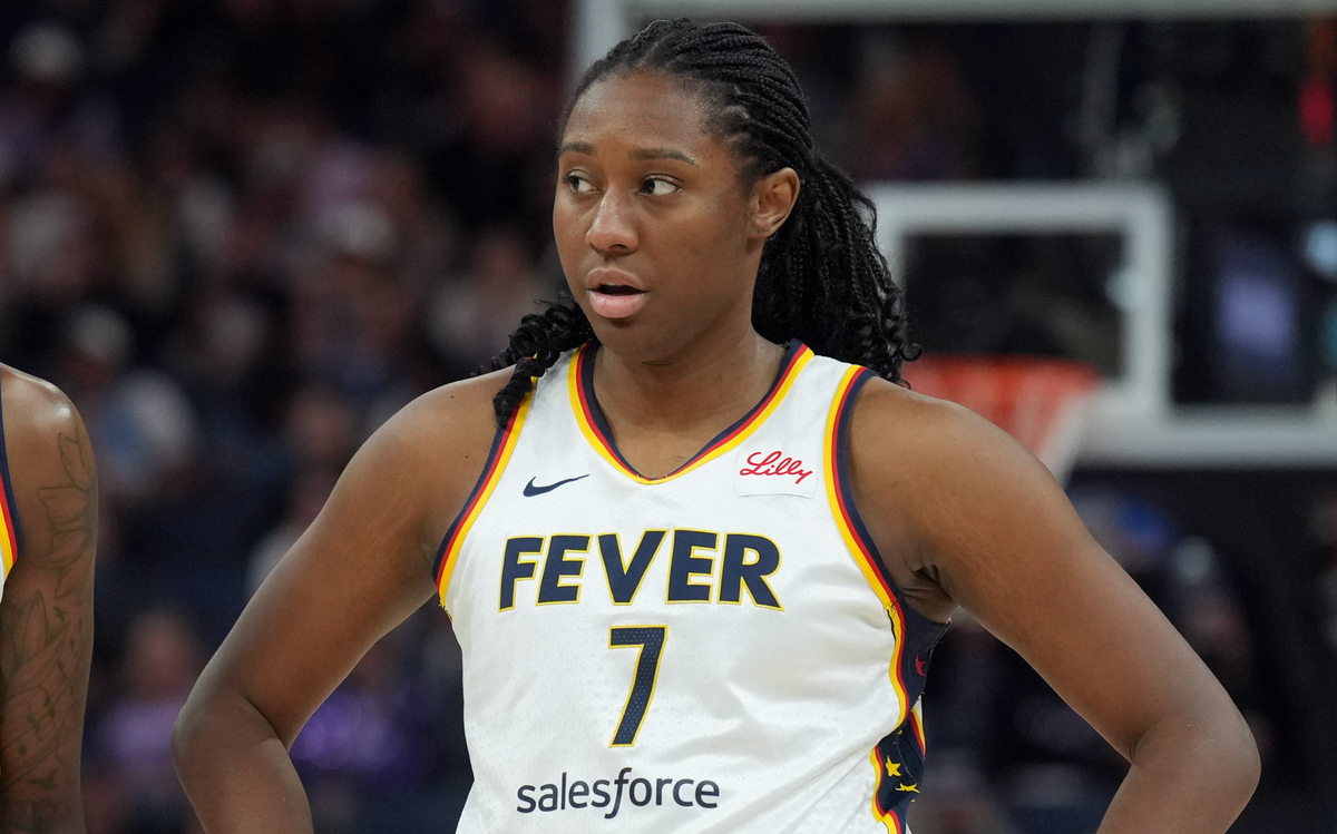  Indiana Fever forward-center Aliyah Boston (7) looks on during a WNBA game. Darren Yamashita-Imagn Images
