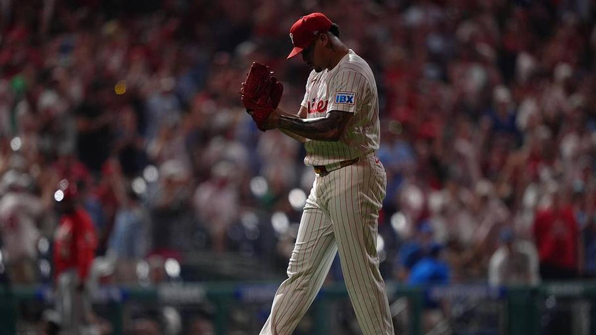  Philadelphia Phillies relief pitcher Jhoan Duran (59) reacts after the game against the Cincinnati Reds at Citizens Bank Park. | Kyle Ross-Imagn Images 