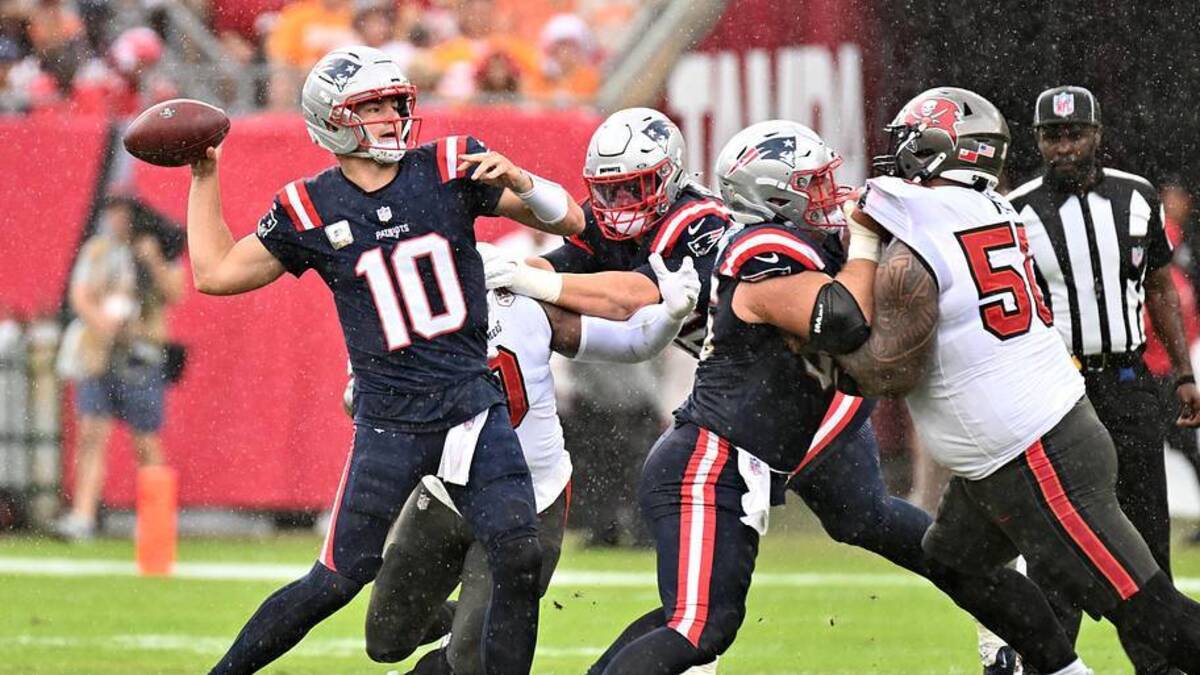  Nov 9, 2025; Tampa, Florida, USA; New England Patriots quarterback Drake Maye (10) throws downfield during the first quarter against the Tampa Bay Buccaneers at Raymond James Stadium. Mandatory Credit: Jonathan Dyer-Imagn Images | Jonathan Dyer-Imagn Images 