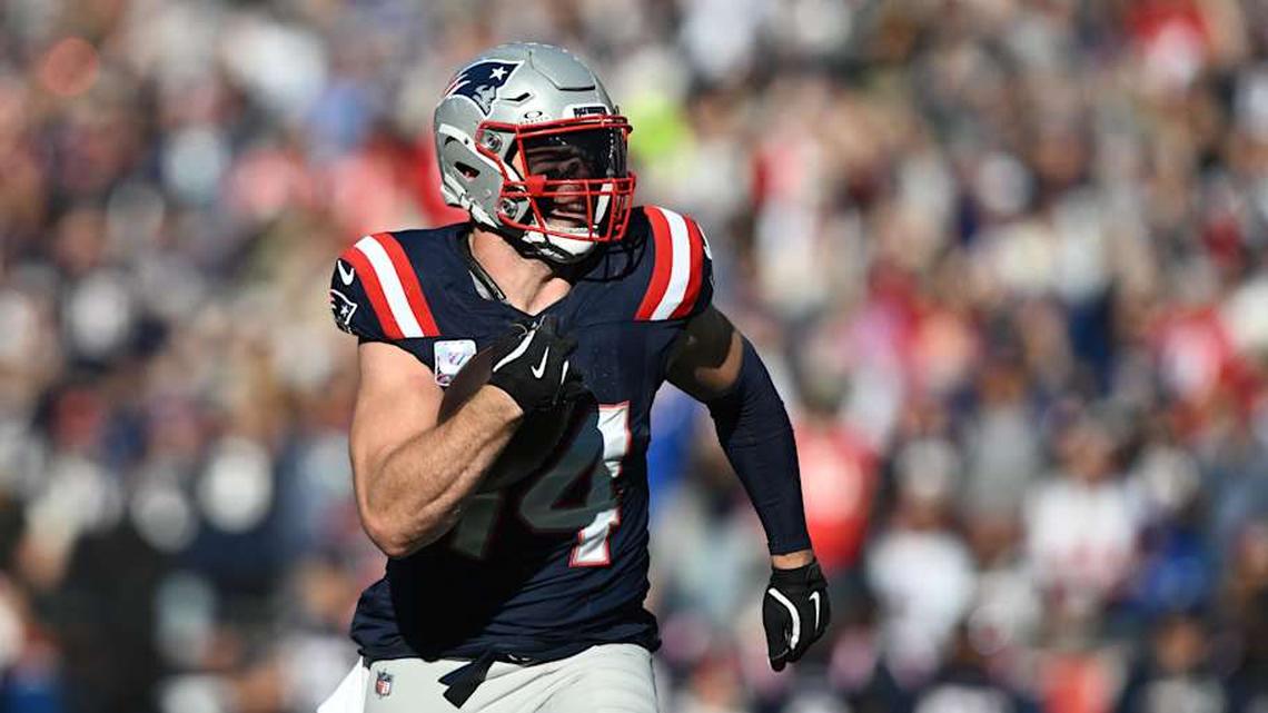  Oct 26, 2025; Foxborough, Massachusetts, USA; New England Patriots linebacker Robert Spillane (14) runs the ball during the third quarter against the Cleveland Browns at Gillette Stadium. Mandatory Credit: Brian Fluharty-Imagn Images | Brian Fluharty-Imagn Images 