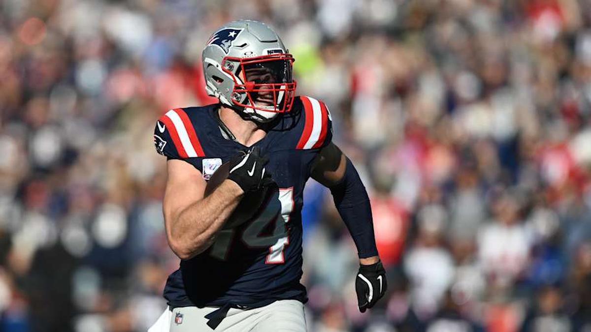  Oct 26, 2025; Foxborough, Massachusetts, USA; New England Patriots linebacker Robert Spillane (14) runs the ball during the third quarter against the Cleveland Browns at Gillette Stadium. Mandatory Credit: Brian Fluharty-Imagn Images | Brian Fluharty-Imagn Images 