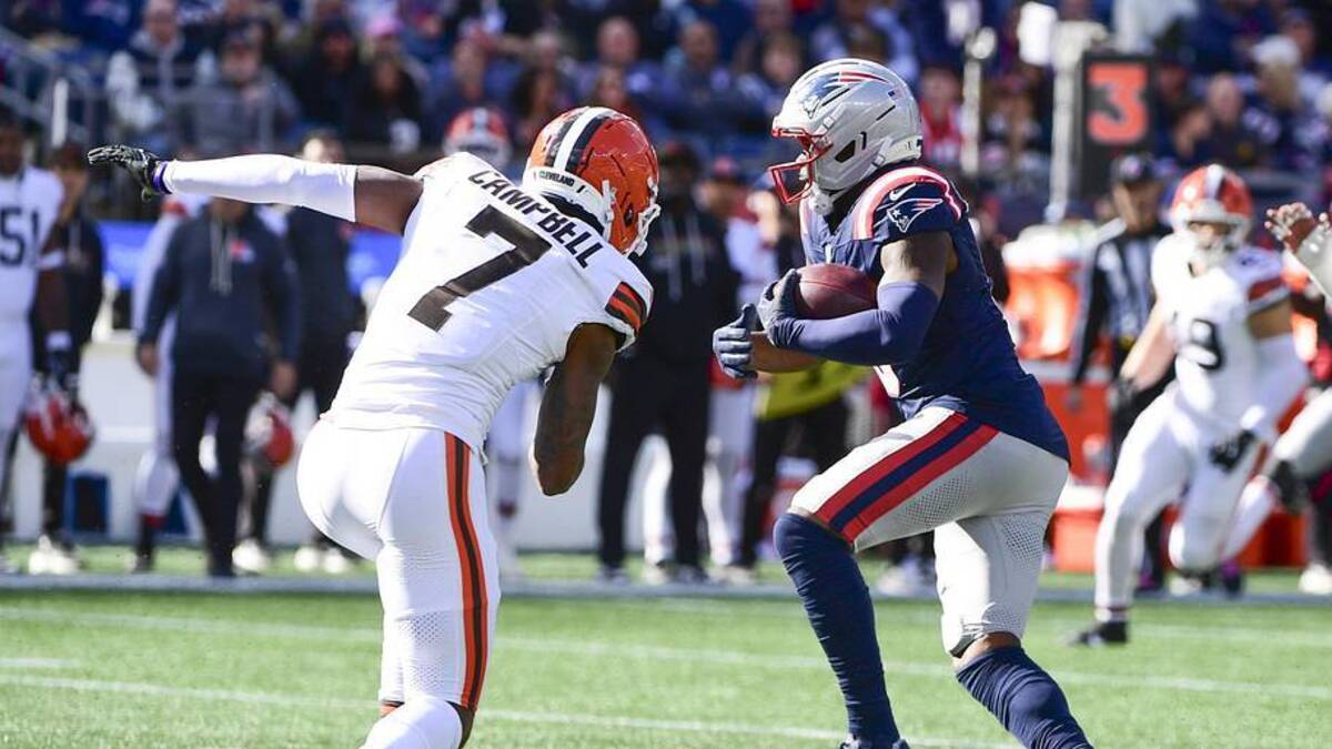  Oct 26, 2025; Foxborough, Massachusetts, USA; New England Patriots wide receiver Kayshon Boutte (9) runs with the ball against Cleveland Browns cornerback Tyson Campbell (7) during the second quarter at Gillette Stadium. Mandatory Credit: Bob DeChiara-Imagn Images | Bob DeChiara-Imagn Images 