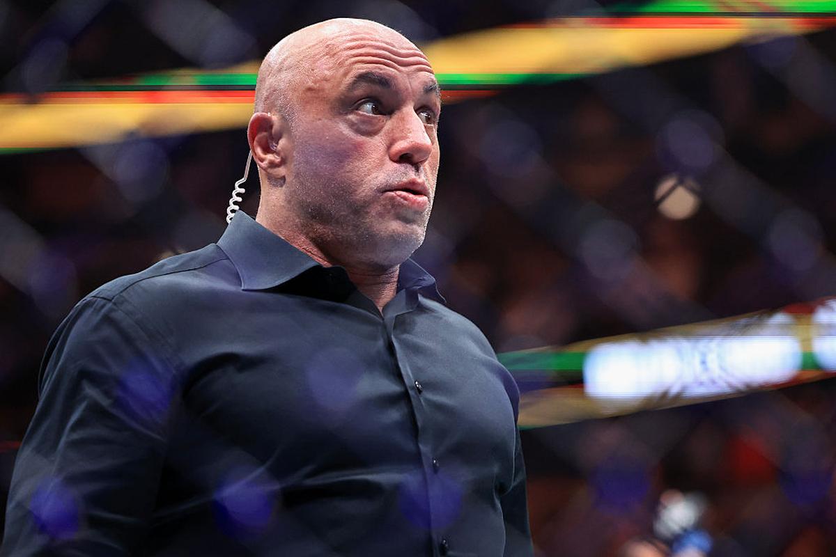  Joe Rogan reacts after a middleweight title bout between Dricus du Plessis of South Africa and Khamzat Chimaev of the United Arab Emirates in UFC 319 at the United Center in Chicago on August 16, 2025. 