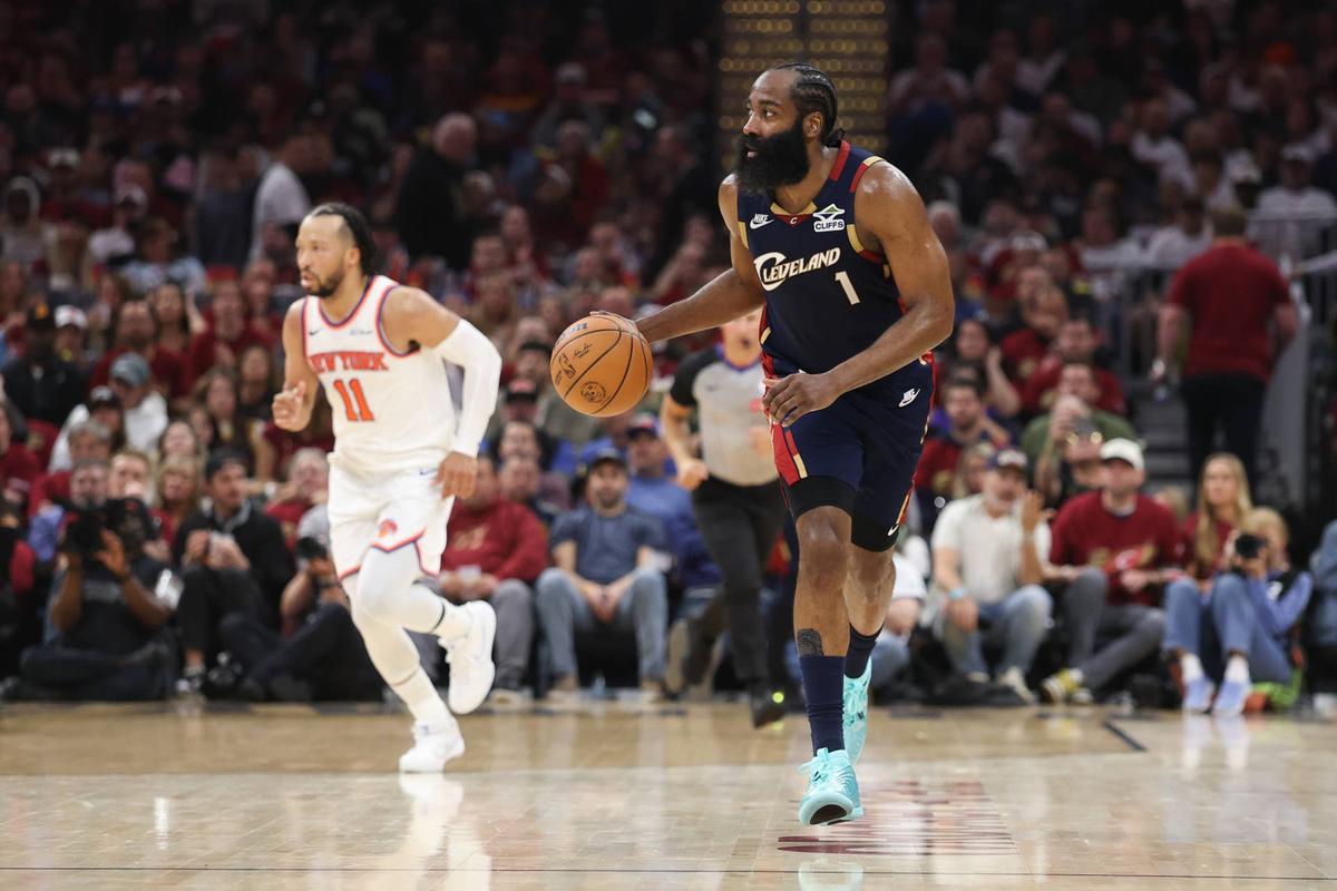  Cleveland Cavaliers guard James Harden (1) drives the ball up court in the second quarter against the New York Knicks 