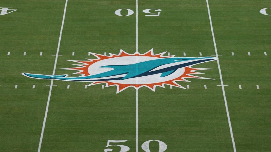 Former Dolphins star DL Manny Fernandez dies 