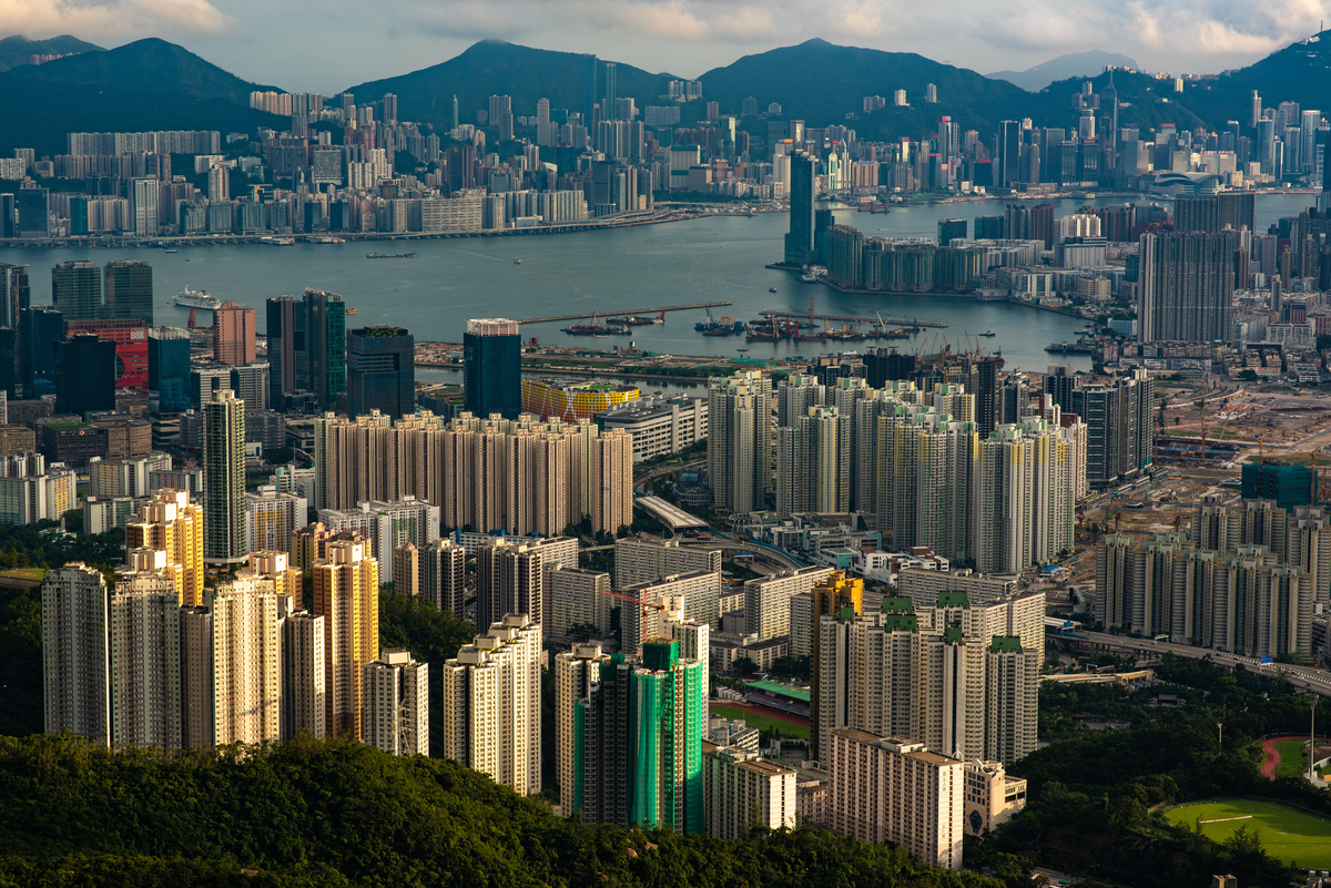  A bird’s eye view of Hong Kong at dusk. 