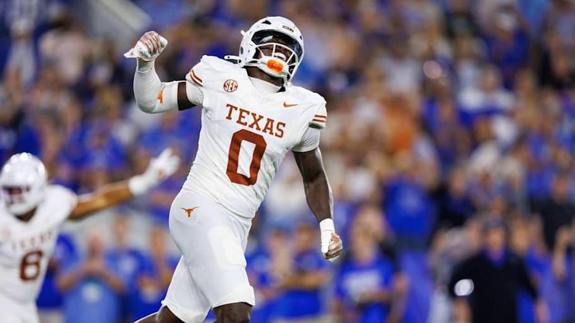  Texas Longhorns linebacker Anthony Hill Jr. (0) celebrates after the Kentucky Wildcats fail to score in overtime at Kroger Field. | Jordan Prather-Imagn Images 