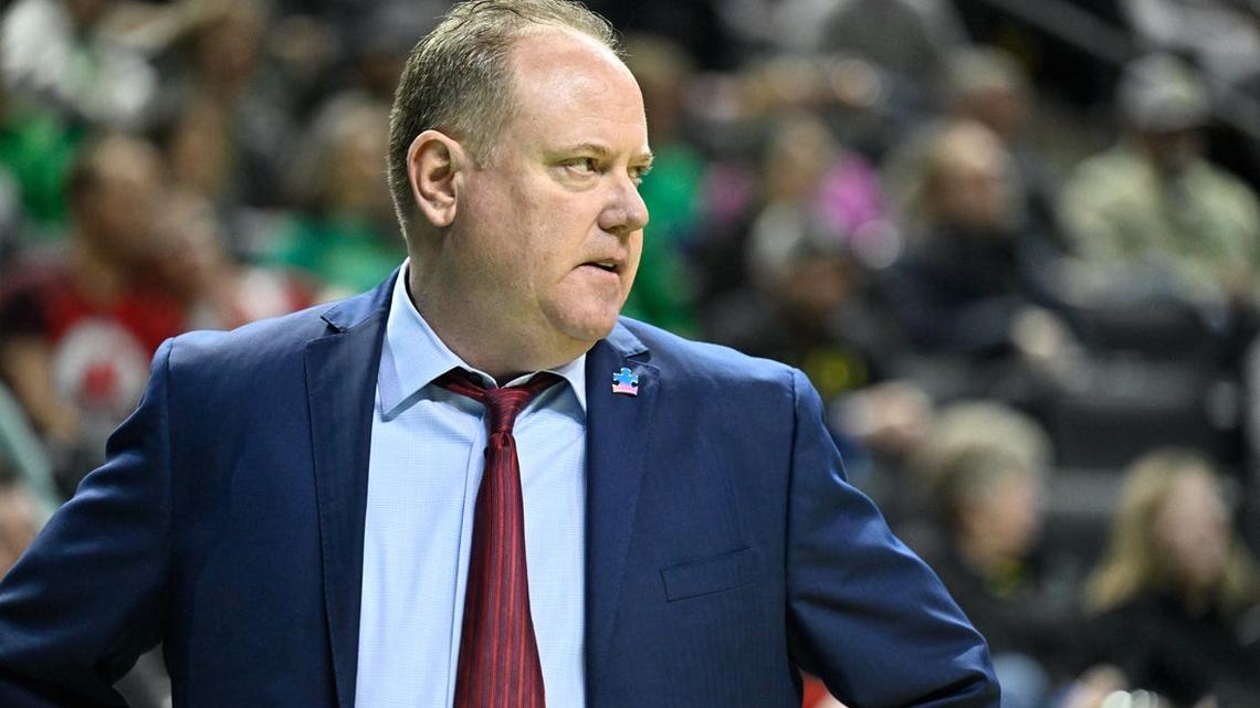 Wisconsin blasts Maryland, keeps pace in Big Ten 