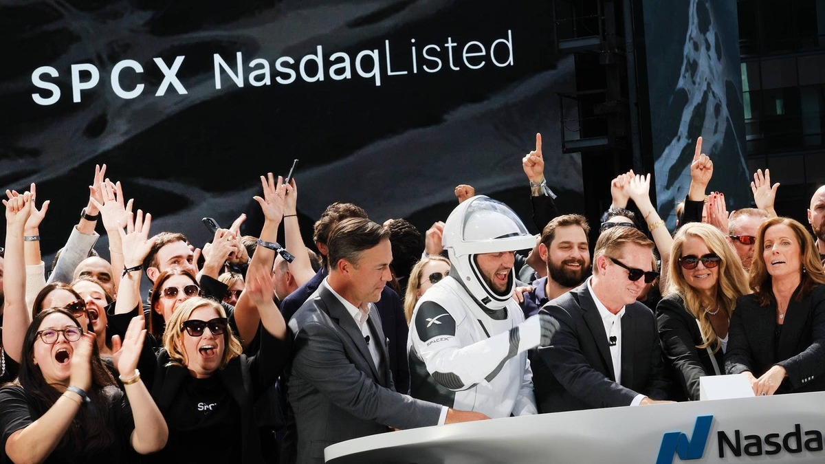  SpaceX's record IPO highlights expanded retail access, but critics say investors missed years of earlier private-market gains. 