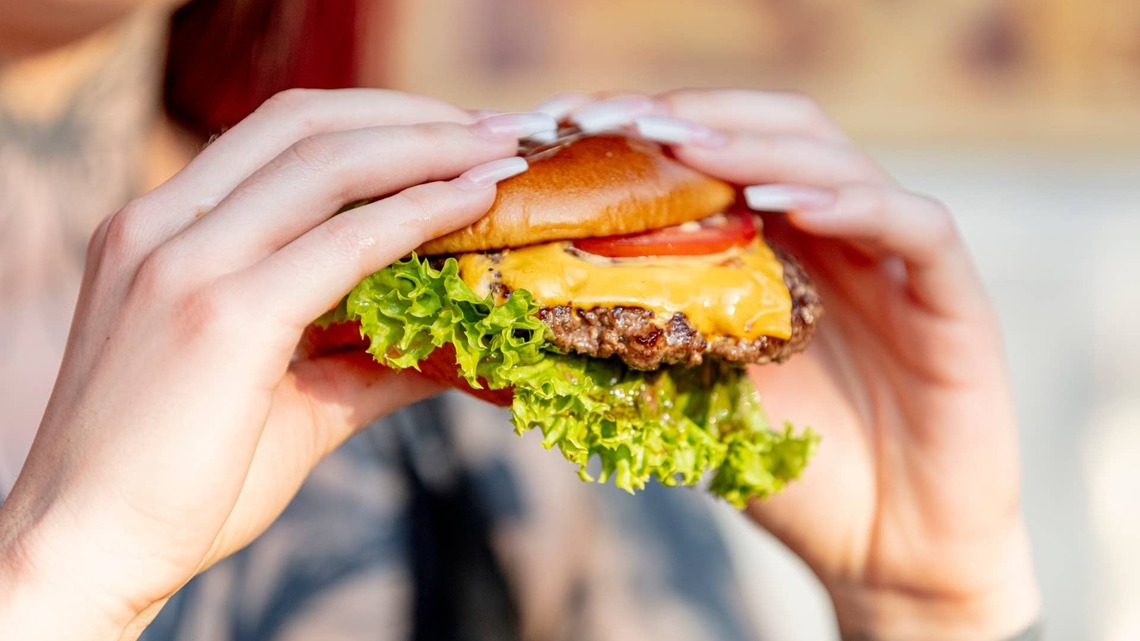 Wendy's hints at more restaurant closures after sales slump