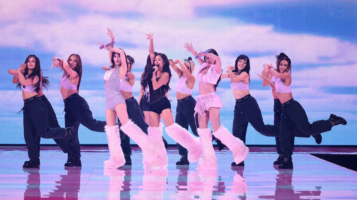 Column: A K-pop newbie went to TWICE, and here are a few thoughts 