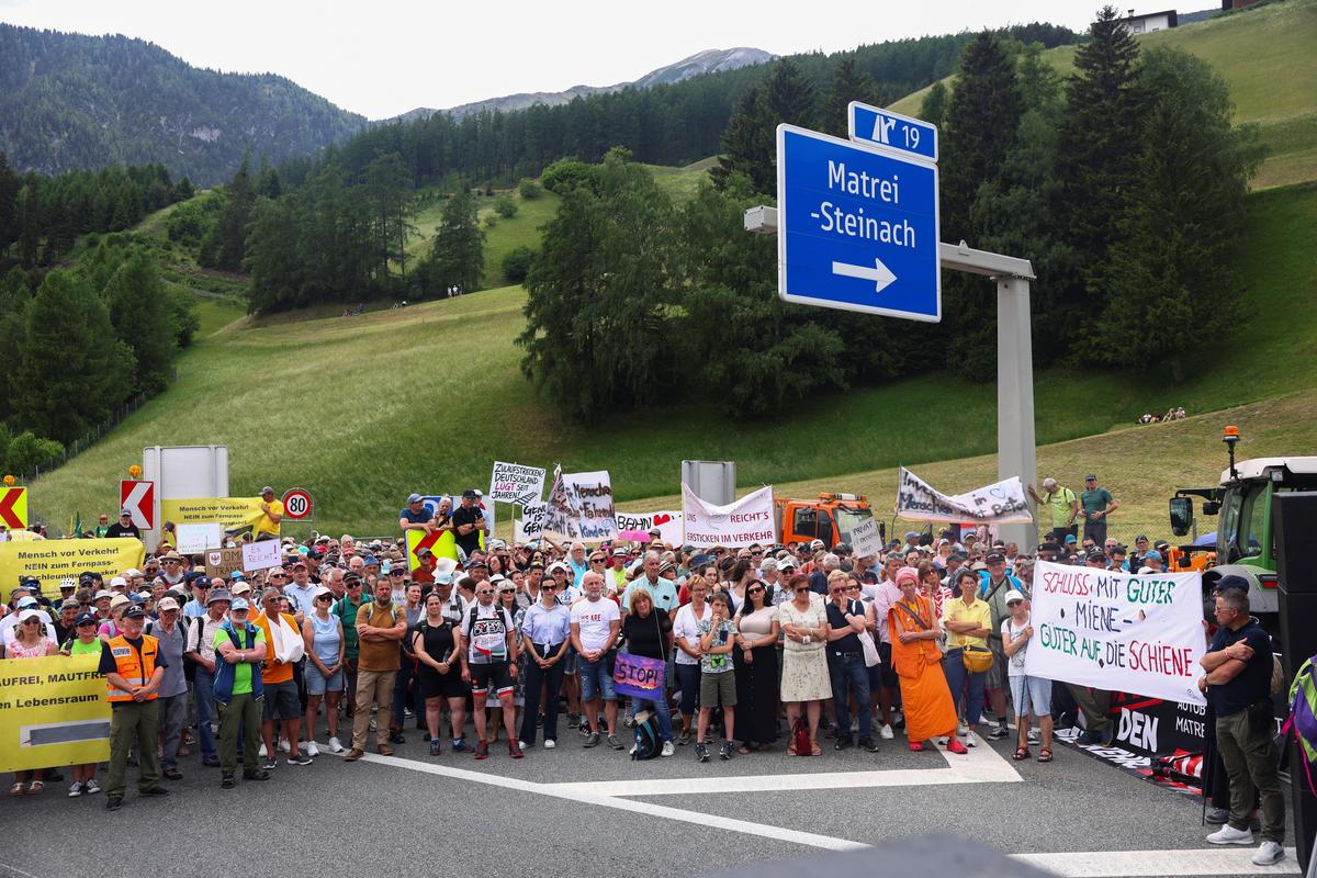 People demonstrate against the growing traffic load on the Brenner motorway between Austria and Italy, near Matrei, Austria, May 30, 2026. REUTERS/Christian Mang