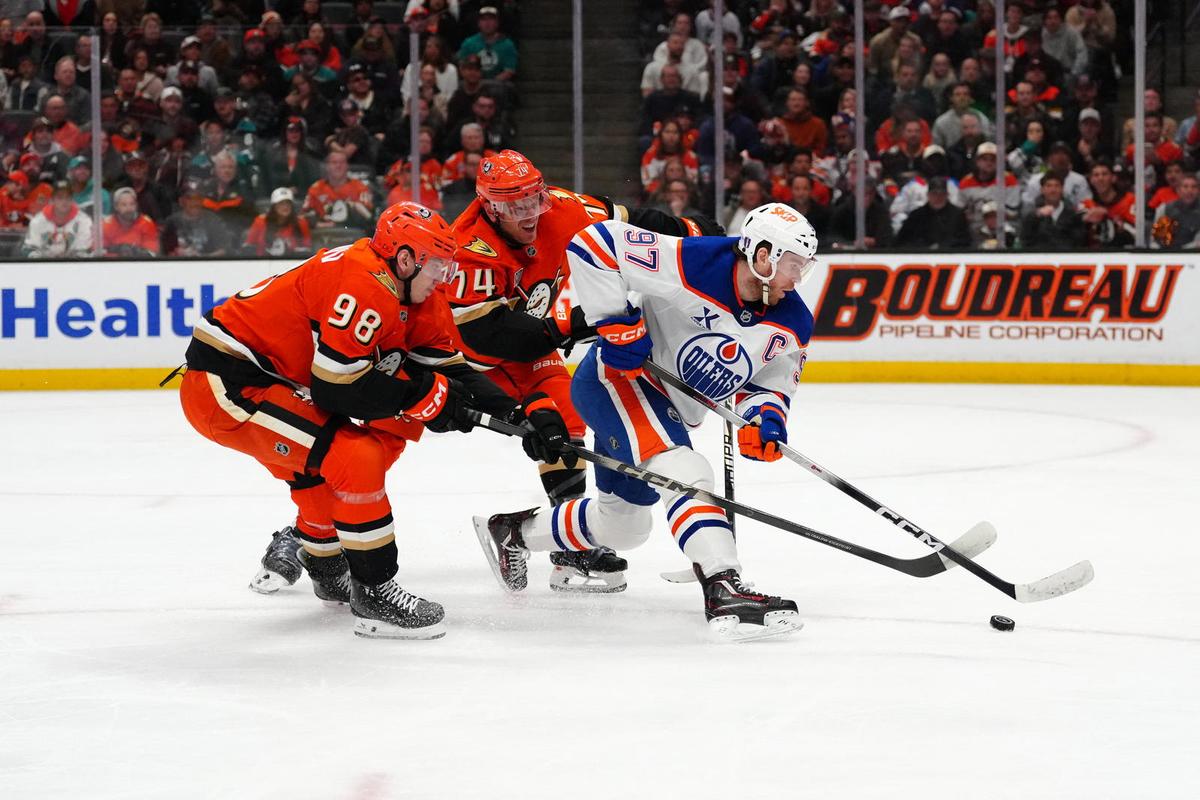  Let the Questions Begin: McDavid Calls Oilers "Average" Following Playoff Elimination 