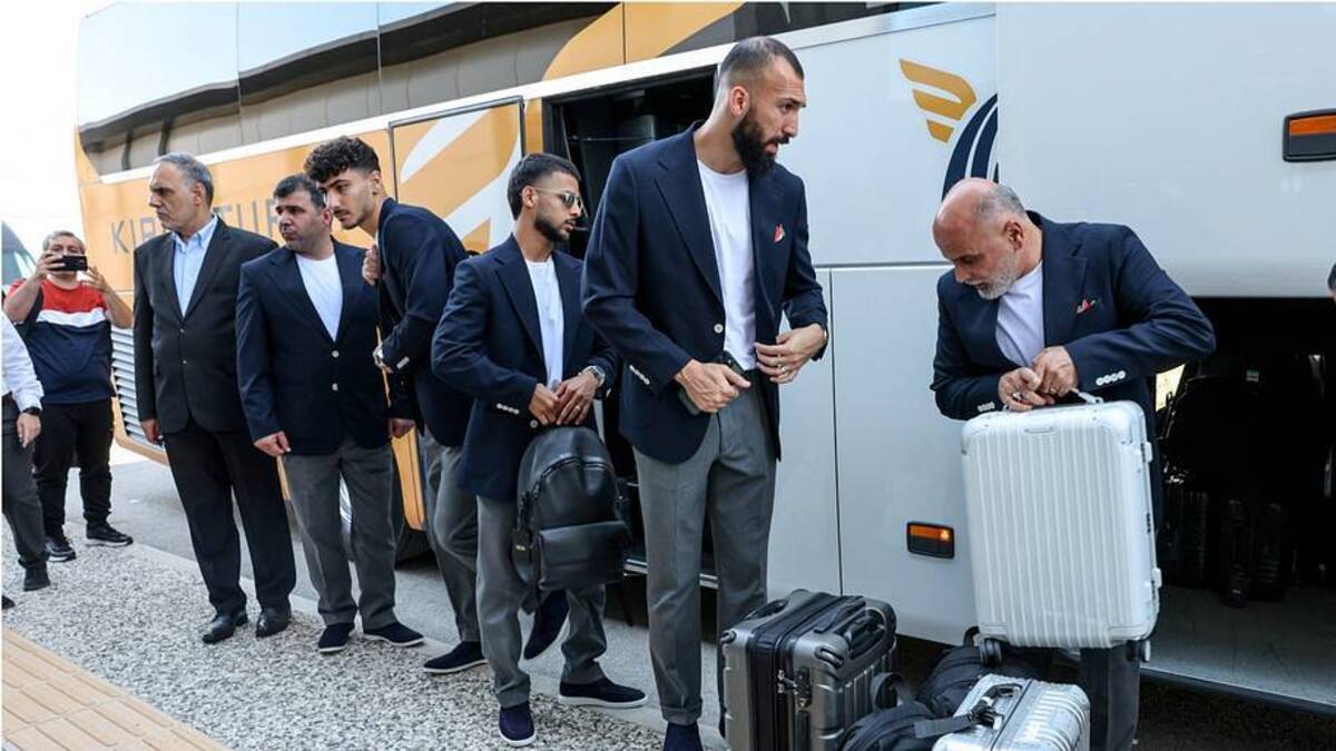  Iran players applied for their U.S. visas in Türkiye. | ONER SAN/AFP/Getty Images 