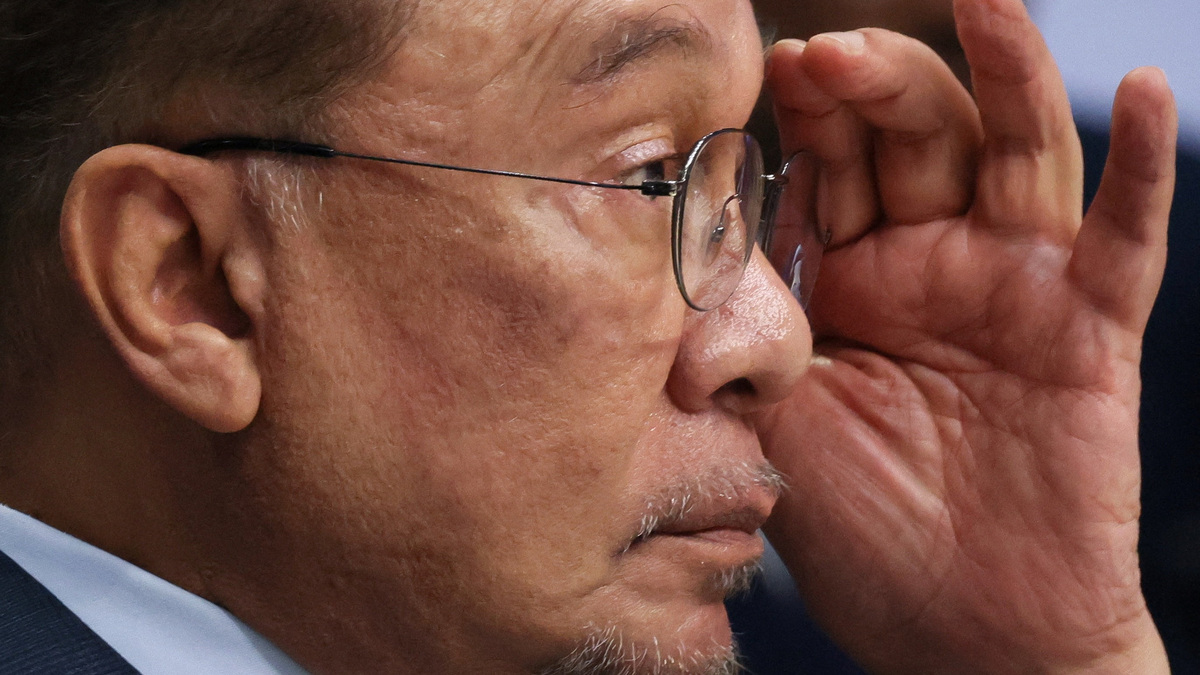 Malaysian Prime Minister Anwar Ibrahim attends a plenary session at the Russia-ASEAN Summit in Kazan, Russia June 18, 2026. Sputnik/Mikhail Metzel/Pool via REUTERS ATTENTION EDITORS - THIS IMAGE WAS PROVIDED BY A THIRD PARTY.