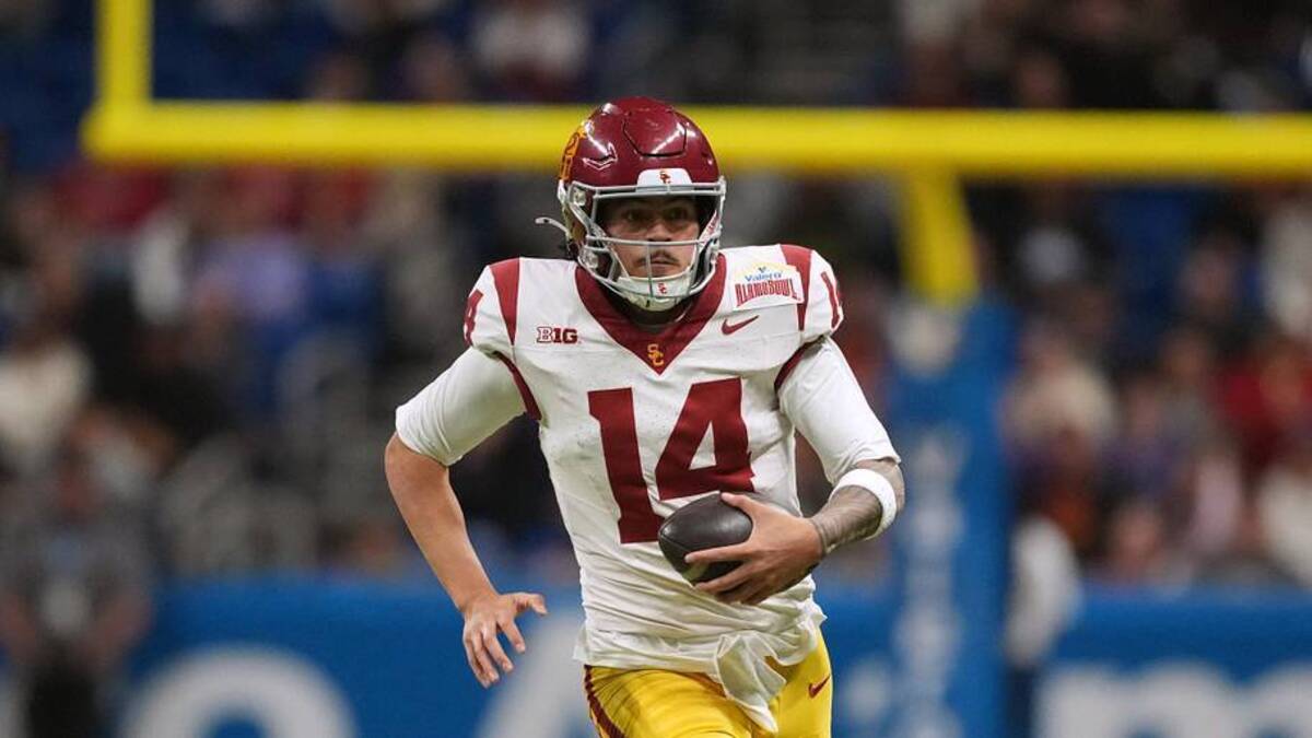  Dec 30, 2025; San Antonio, TX, USA; Southern California Trojans quarterback Jayden Maiava (14) carries the ball against the TCU Horned Frogs in the second half during the Alamo Bowl at Alamodome. Mandatory Credit: Kirby Lee-Imagn Images | Kirby Lee-Imagn Images 
