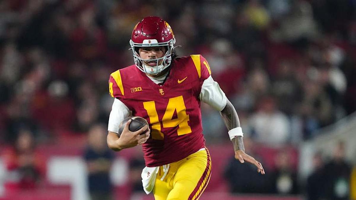  Nov 29, 2025; Los Angeles, California, USA; Southern California Trojans quarterback Jayden Maiava (14) carries the ball against the UCLA Bruins in the first half at United Airlines Field at Los Angeles Memorial Coliseum. Mandatory Credit: Kirby Lee-Imagn Images | Kirby Lee-Imagn Images 