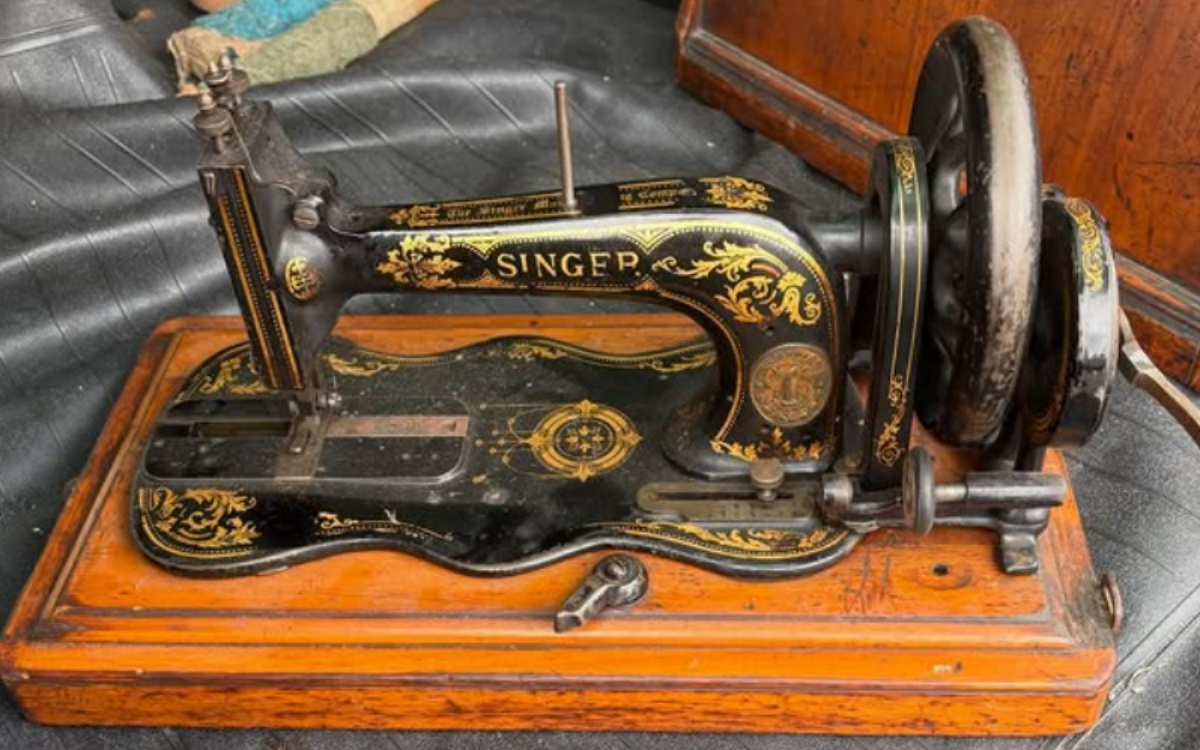  The sewing machine Paul Seddon took apart. 