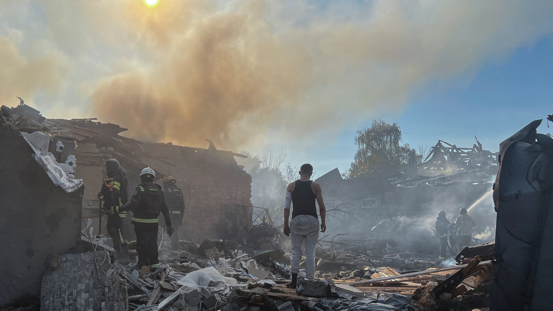 Russian attacks kill six people in two Ukrainian cities