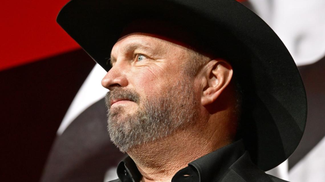 2007: Garth Brooks Made Chart History With a Song Inspired by a Love Letter 