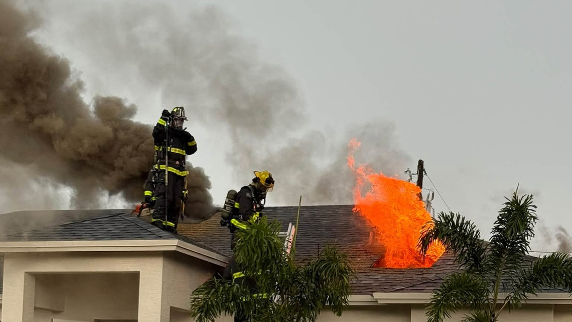 Florida firefighters vote no-confidence in fire chief, other leaders