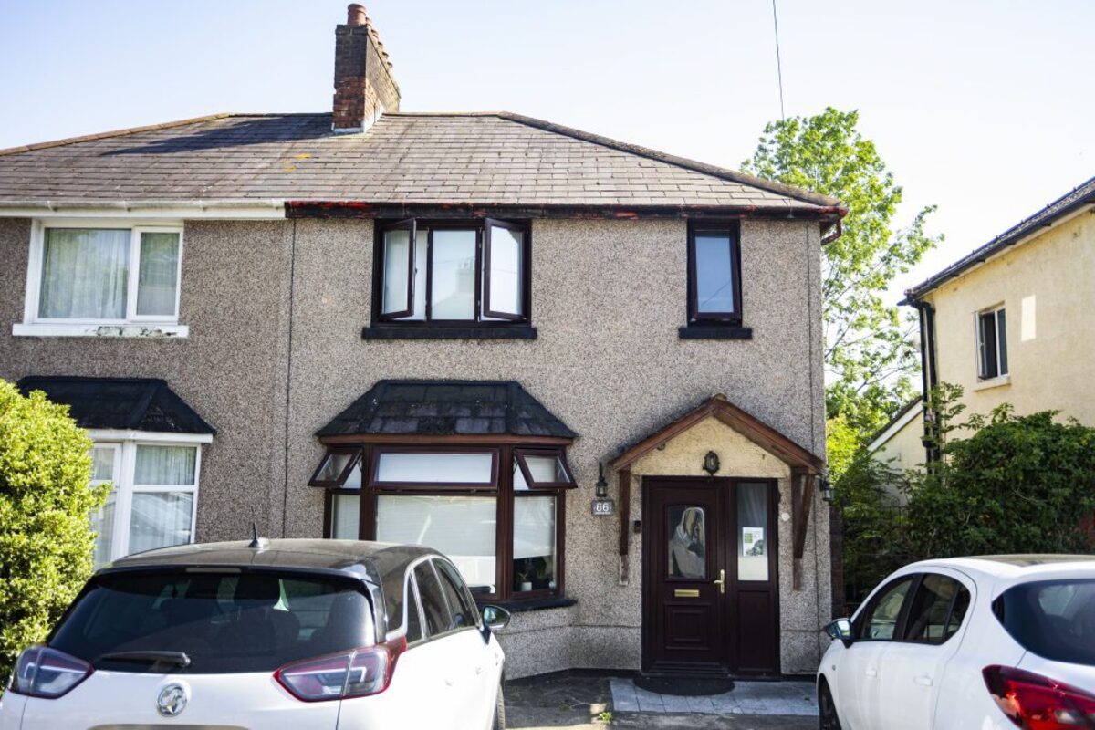  The front of their house. (Tom Wren via SWNS) 