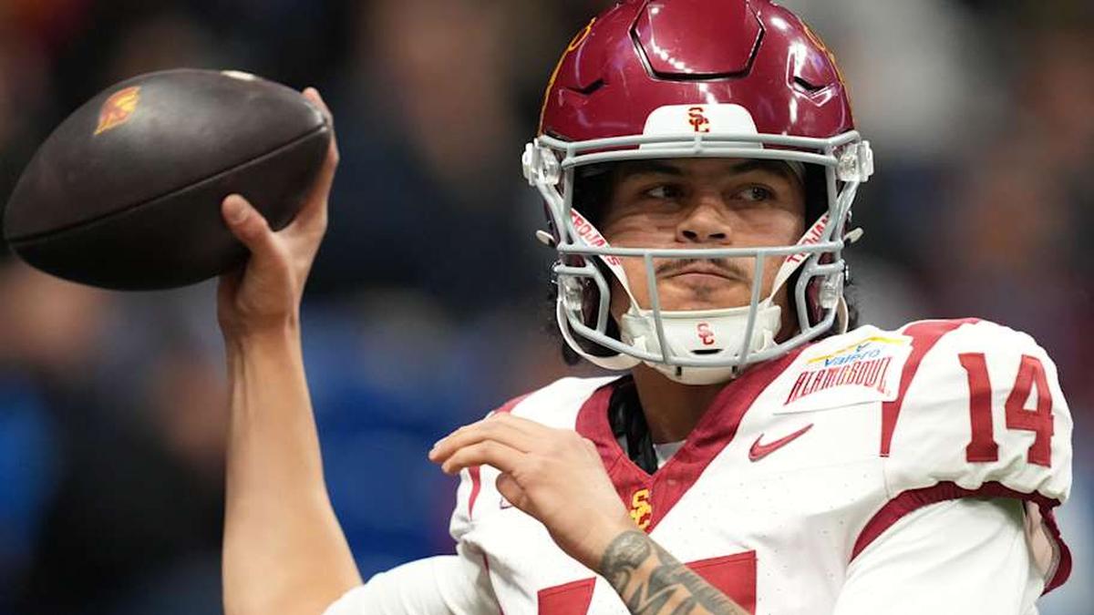  Dec 30, 2025; San Antonio, TX, USA; Southern California Trojans quarterback Jayden Maiava (14) throws the ball against the TCU Horned Frogs in the first half during the Alamo Bowl at Alamodome. Mandatory Credit: Kirby Lee-Imagn Images | Kirby Lee-Imagn Images 