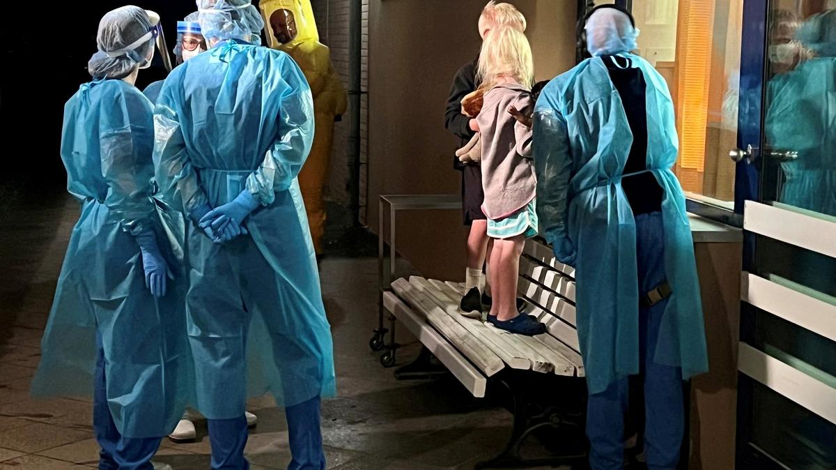 FILE PHOTO: Two children of an American Ebola patient look through a window at their father in the isolation ward at the Charite hospital in Berlin, Germany, May 21, 2026.   Charite/Handout via REUTERS/File Photo