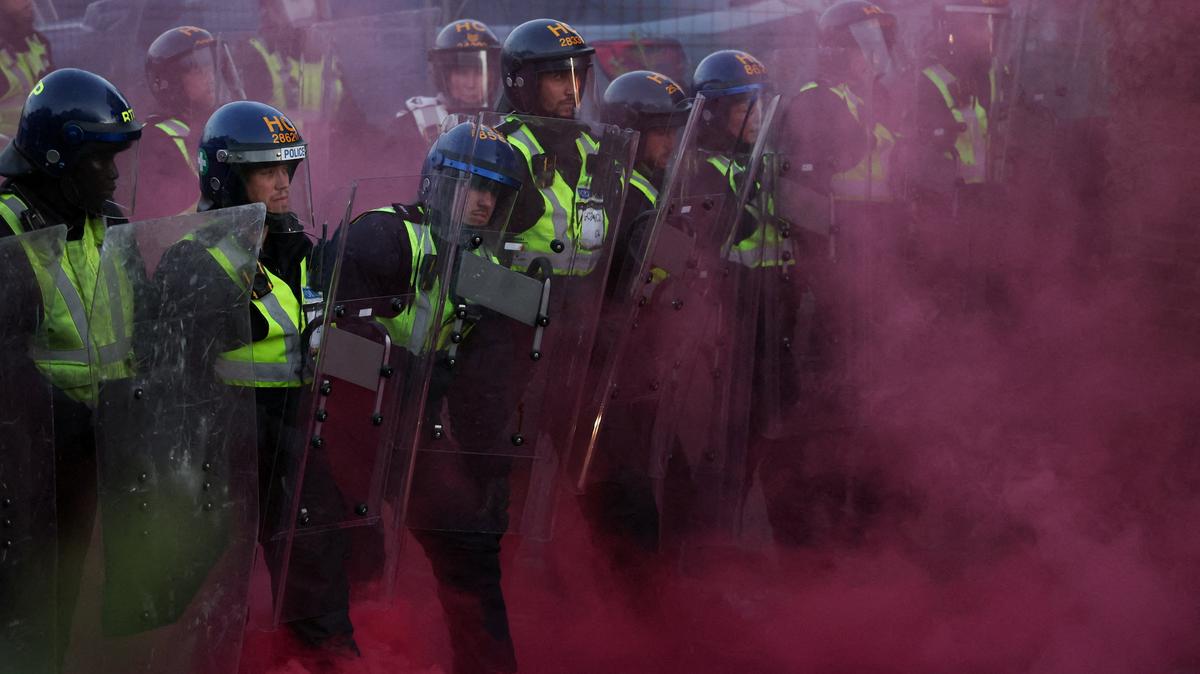 Police officers stand guard amid colored smoke during a demonstration following the conviction of Vikrum Digwa for the murder of student Henry Nowak, in Southampton, Britain, June 2, 2026. REUTERS/Isabel Infantes
