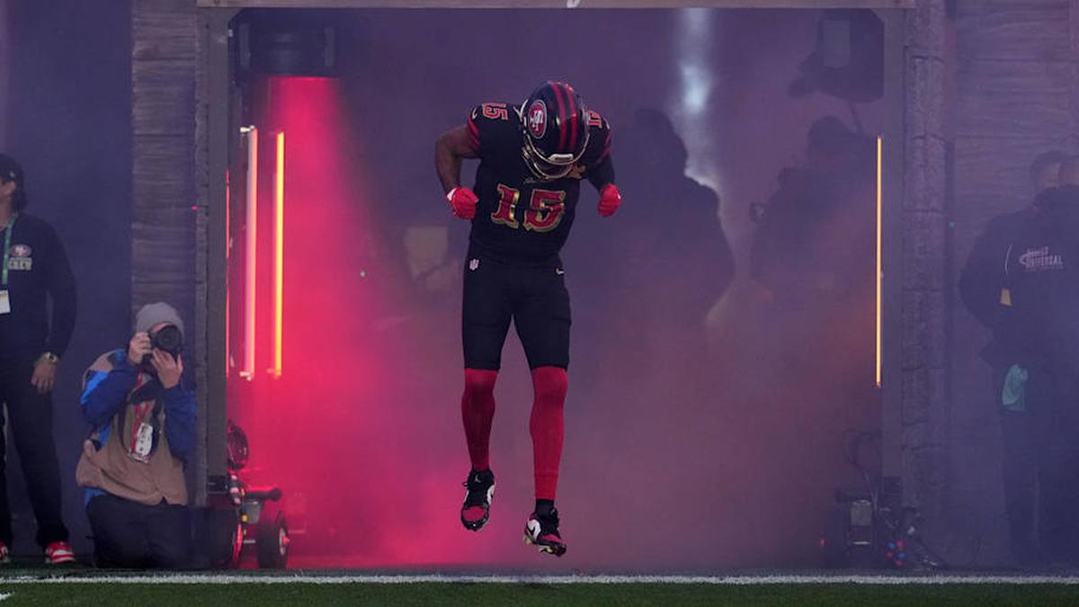  Jan 3, 2026; Santa Clara, California, USA; San Francisco 49ers wide receiver Jauan Jennings (15) takes the field before the game at Levi's Stadium. Mandatory Credit: Neville E. Guard-Imagn Images | Neville E. Guard-Imagn Images 