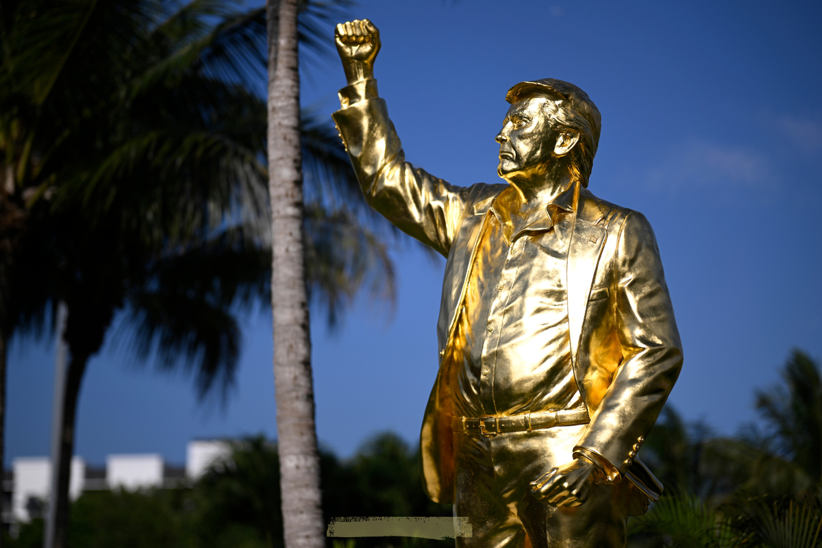  A bronze and gold leaf statue of President Donald Trump at Trump National Doral Miami, photographed on April 30, 2026. 