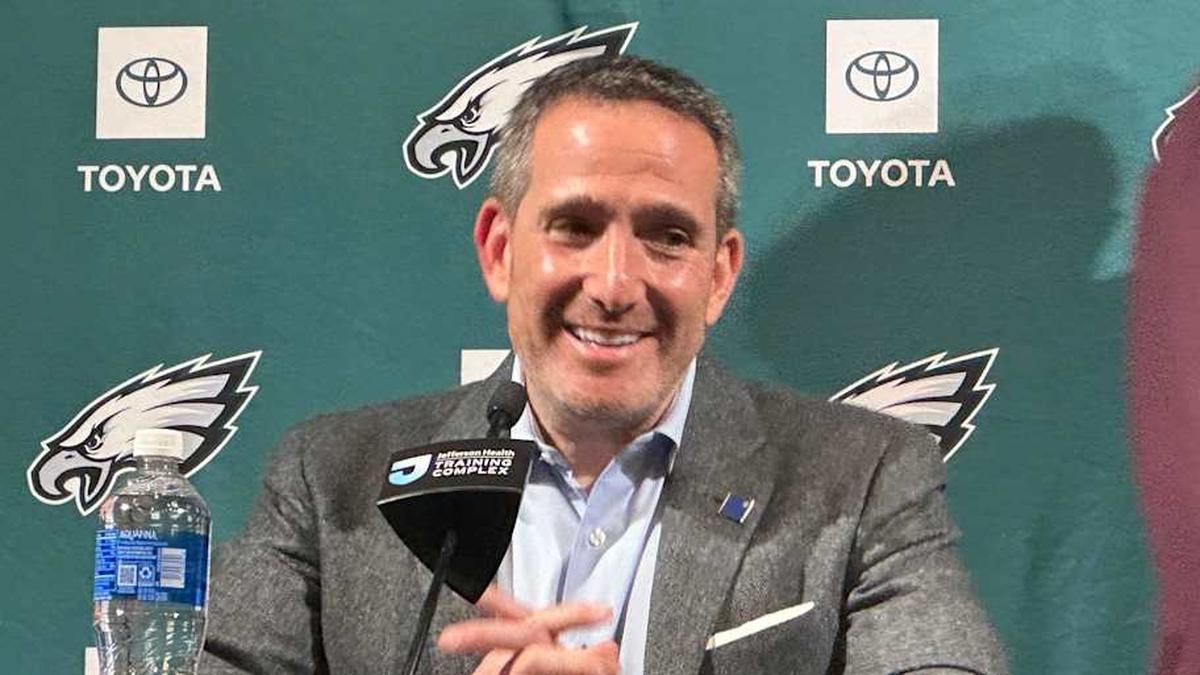 Eagles GM Howie Roseman speaks to reporters after the 2026 NFL Draft. | John McMullen/Eagles On SI 
