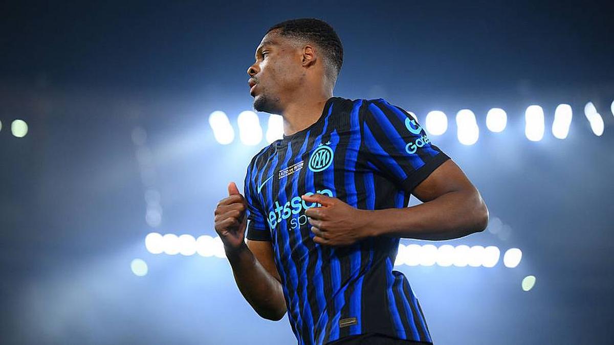  Denzel Dumfries would give Real Madrid some much-needed defensive depth. | Mattia Pistoia/Inter/Getty Images 