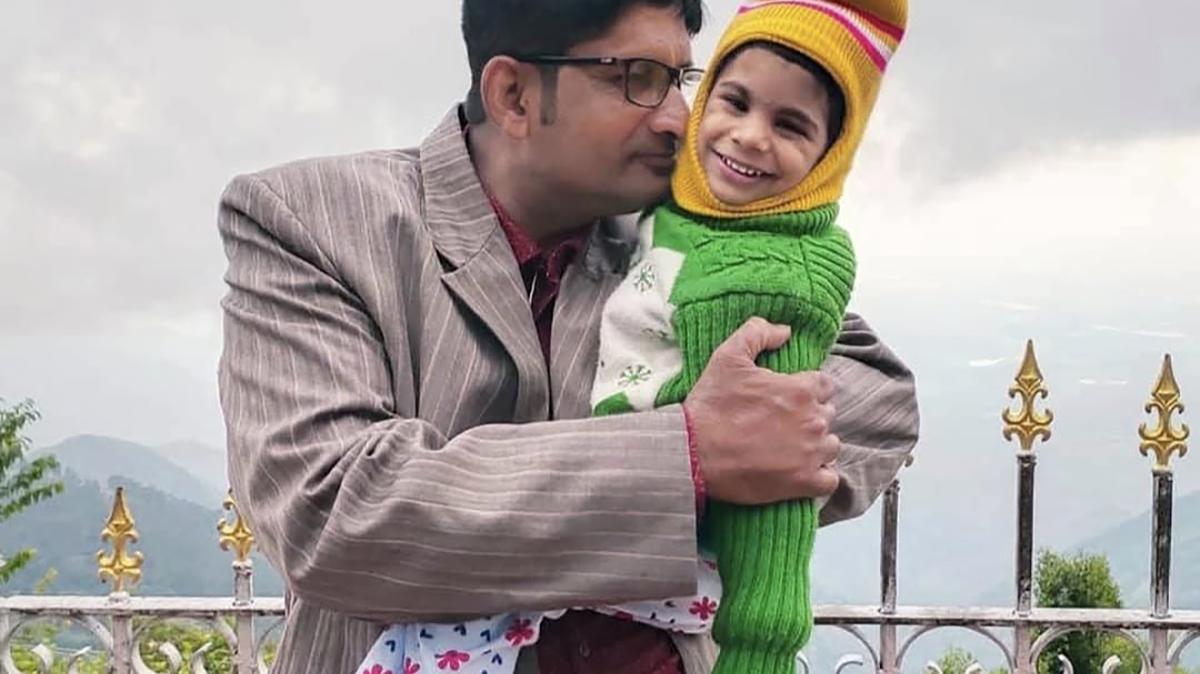 Deep Sankar Dasgupta with daughter Deepanwita Dasgupta, when she was 3 years old. (Anindita Dasgupta/TNS)