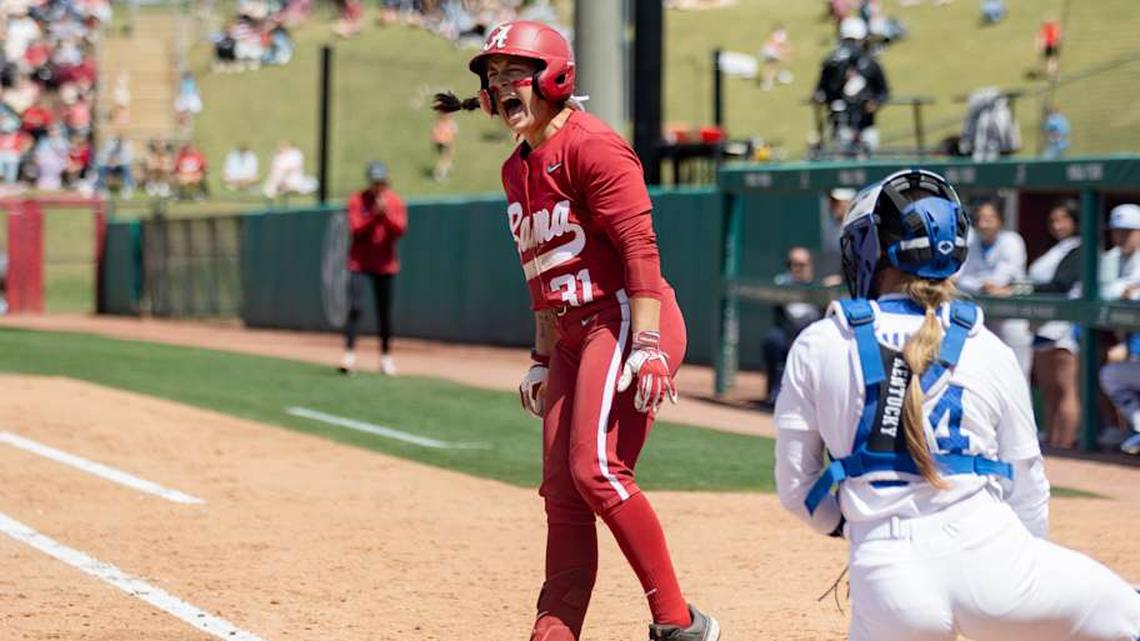  Alabama utility player Alexis Pupillo celebrates her second walk in the third game of the series against Kentucky on Apr. 19, 2026. | Sarah Munzenmaier/Alabama Crimson Tide on SI 
