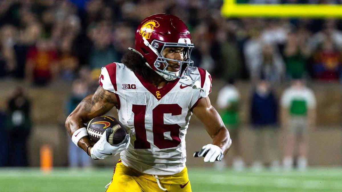  Oct 18, 2025; South Bend, Indiana, USA; Southern California Trojans wide receiver Tanook Hines (16) runs the ball against the Notre Dame Fighting Irish during the first half at Notre Dame Stadium. Mandatory Credit: Michael Caterina-Imagn Images | Michael Caterina-Imagn Images 