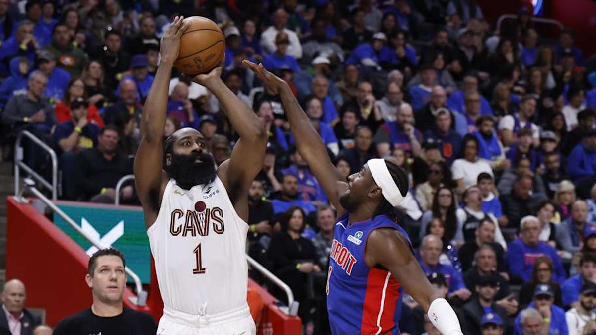  Cavaliers guard James Harden shoots on Pistons guard Caris LeVert. | Rick Osentoski-Imagn Images 